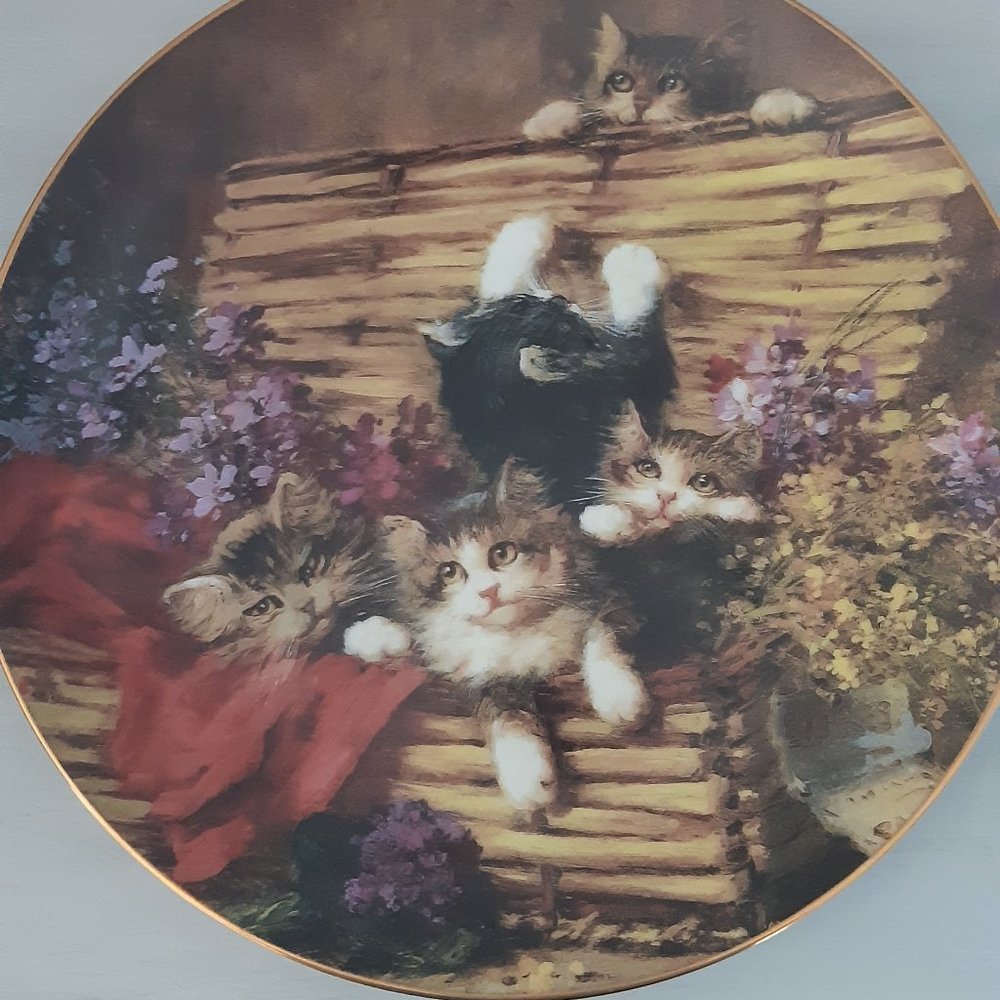 Collector Cat Plate "THE KITTEN EXPRESS" Victorian Cat Capers by C L Huber.